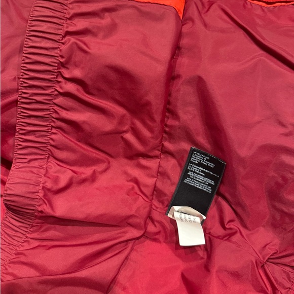 The North Face Women's Vibrant Red Puffer Jacket - Picture 6 of 8
